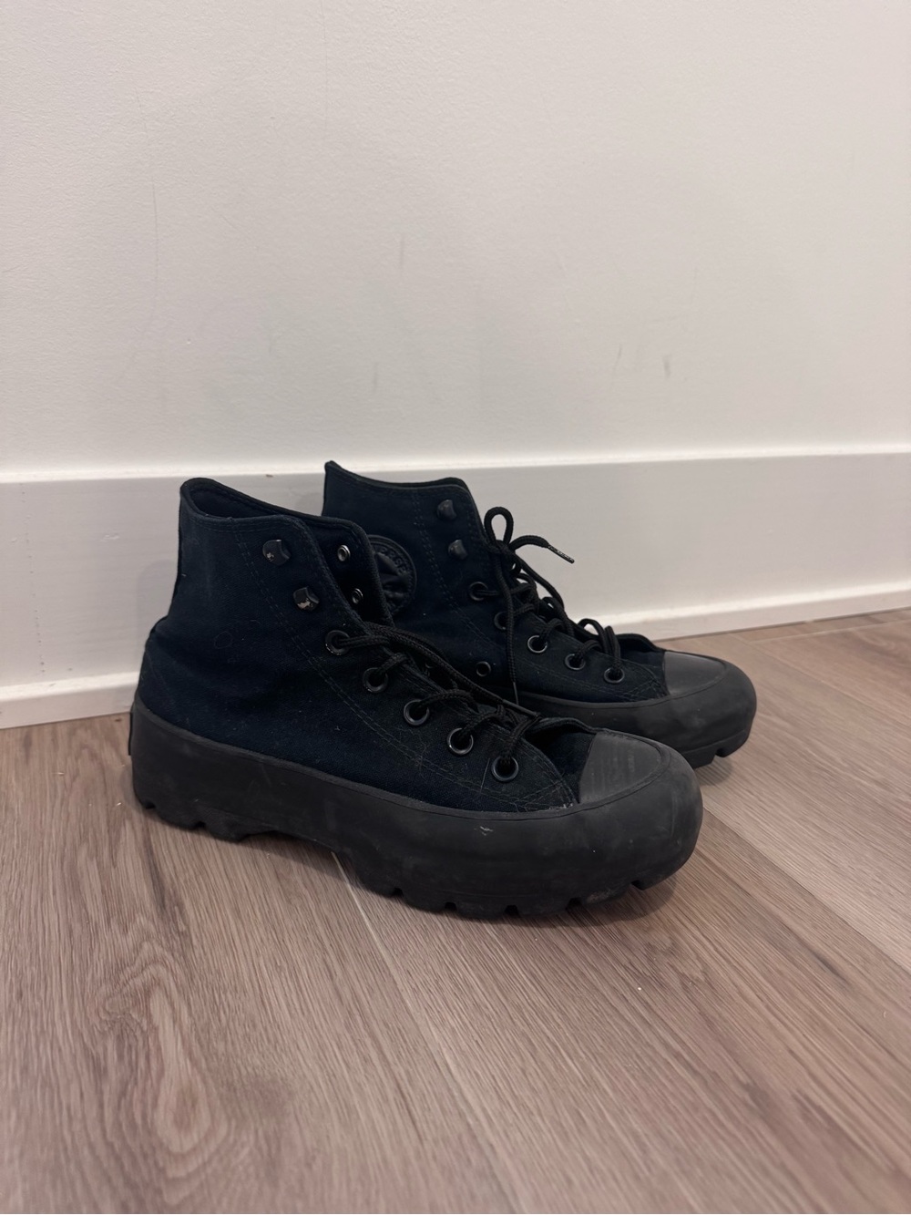 Converse Chuck Taylor All Star Lugged Hi in Black size 7